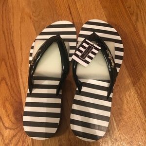Never Worn Henri Bendel Sandals